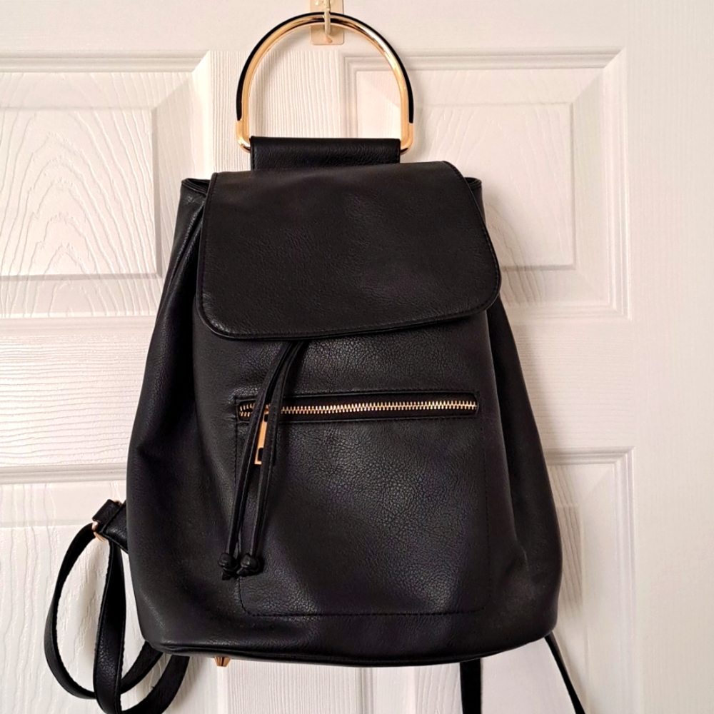 Le Chateau Faux Leather Bucket Bag Backpack Purse